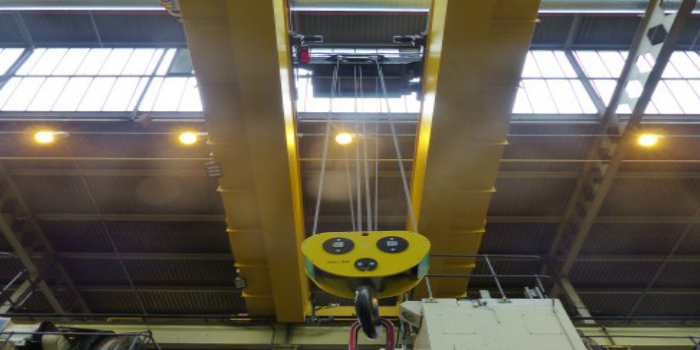 Los polipastos eléctricos de cable de VERLINDE toman posiciones en el taller de prensas de una importante fábrica de automóviles del Reino Unido