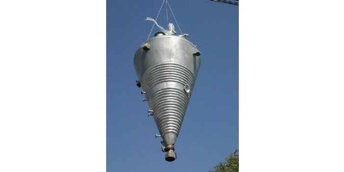 Misturadores cônicos de sólidos: os acionamentos do sistema rotacional podem estar na parte superior ou inferior, dependendo dos requisitos do processo