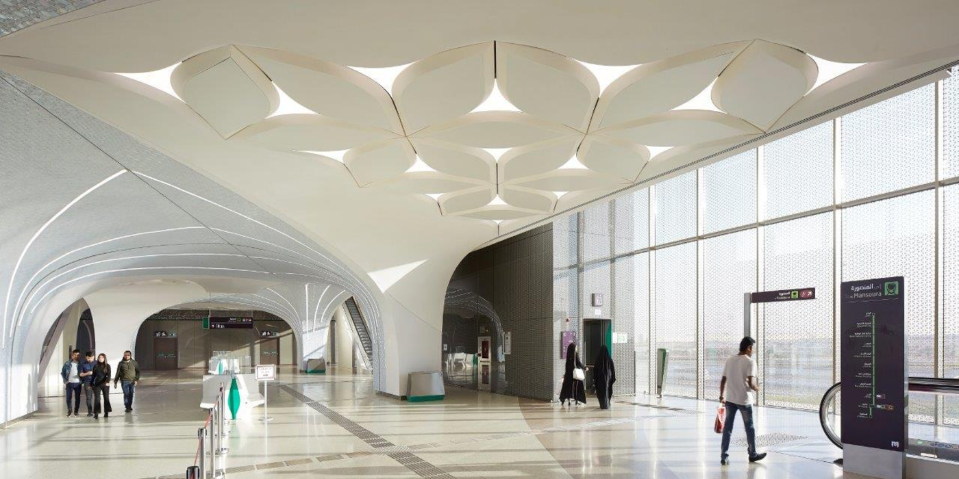 Hunter Douglas Architectural diseña un techo con forma de flor para el metro de Catar