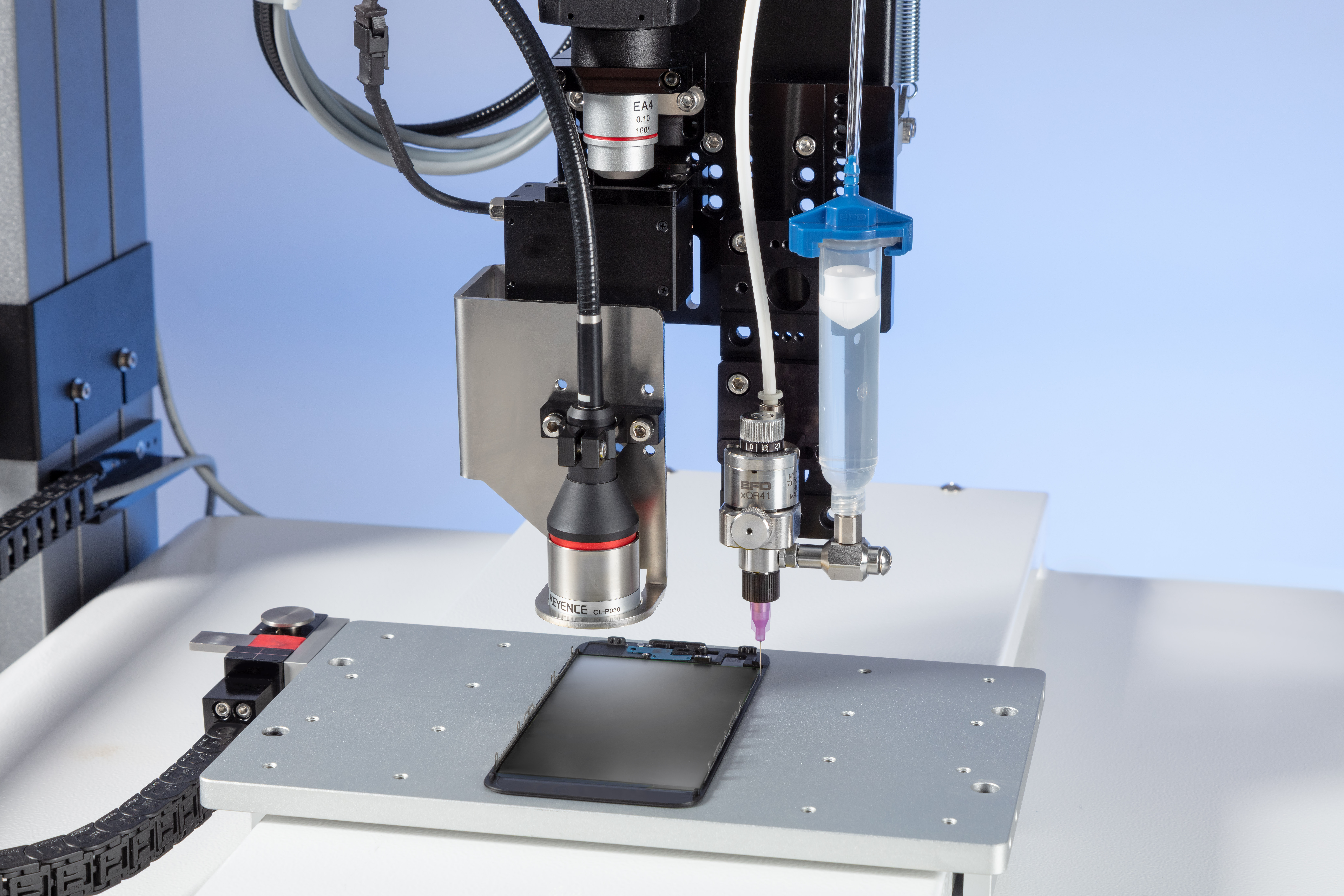 La inspección óptica automatizada de Nordson EFD verifica la ubicación y precisión del depósito de fluidos